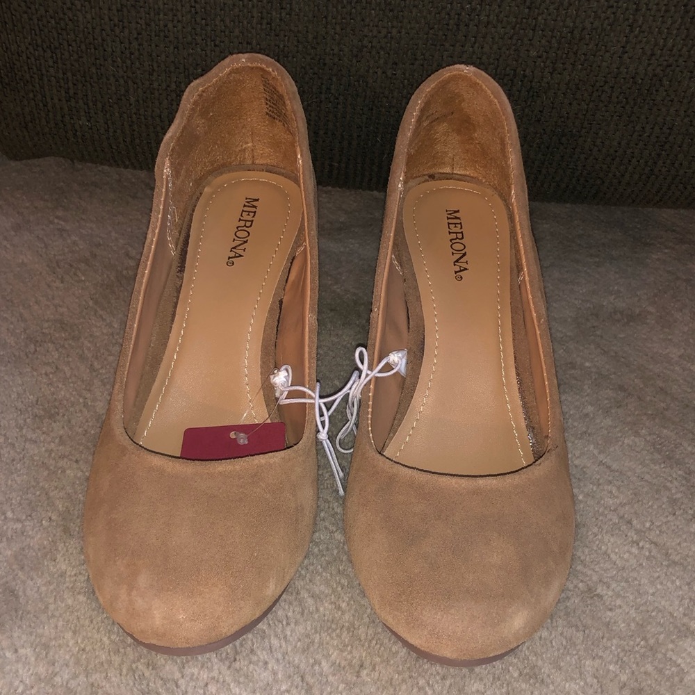 New cute nude wedges.